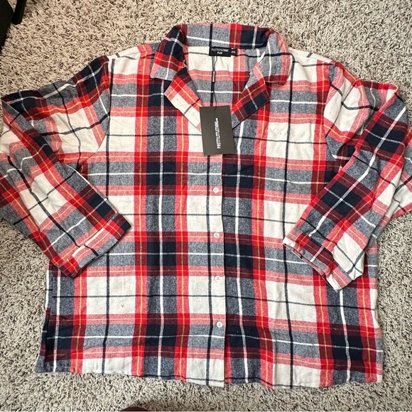 PrettyLittleThing Plus Red and Blue Plaid Button-Up Shirt, size 2XL - Picture 2 of 3